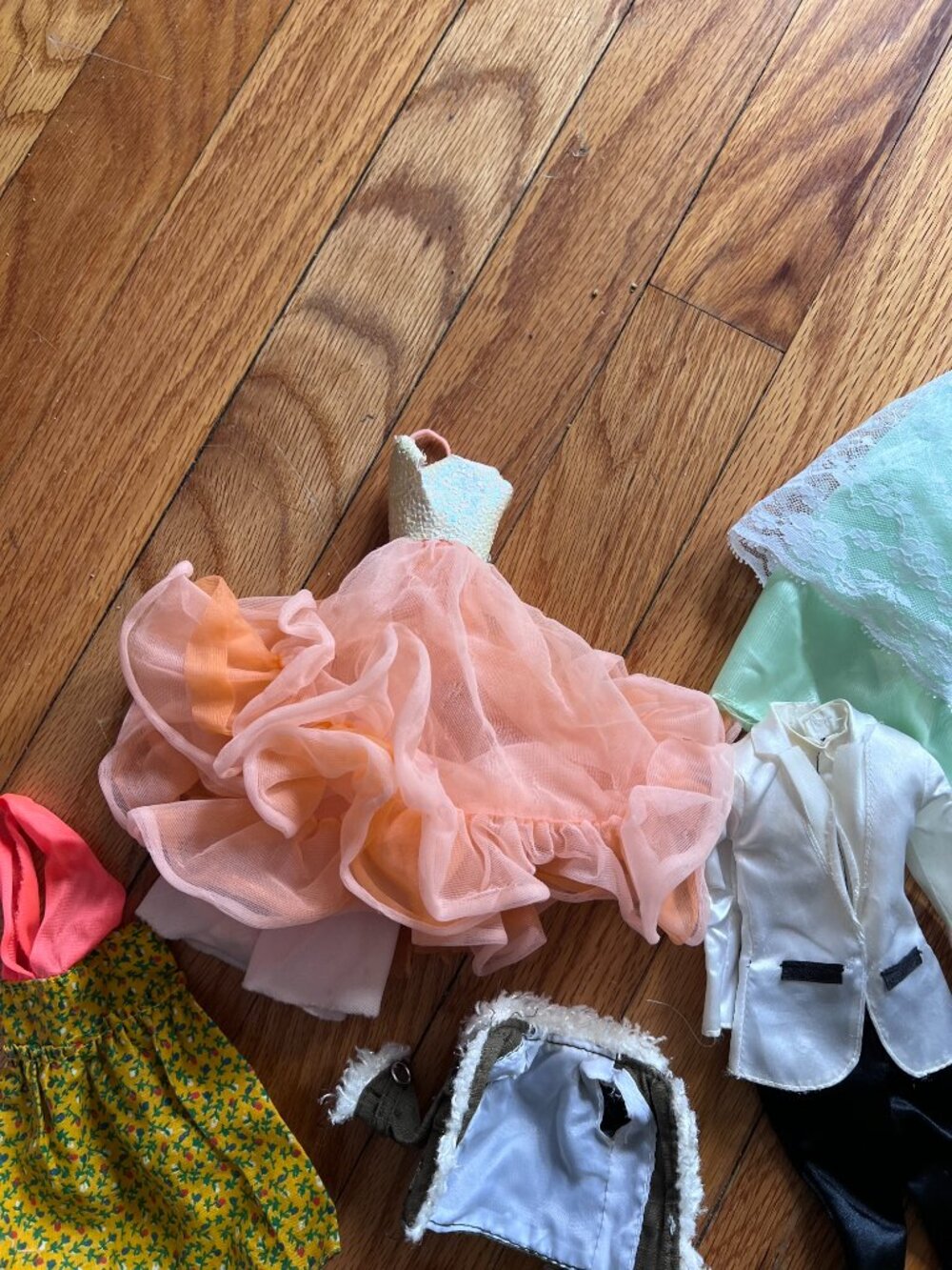 Large Barbie Doll Clothes Lot Mixed Dresses & Outfits Play Condition - Picture 14 of 15